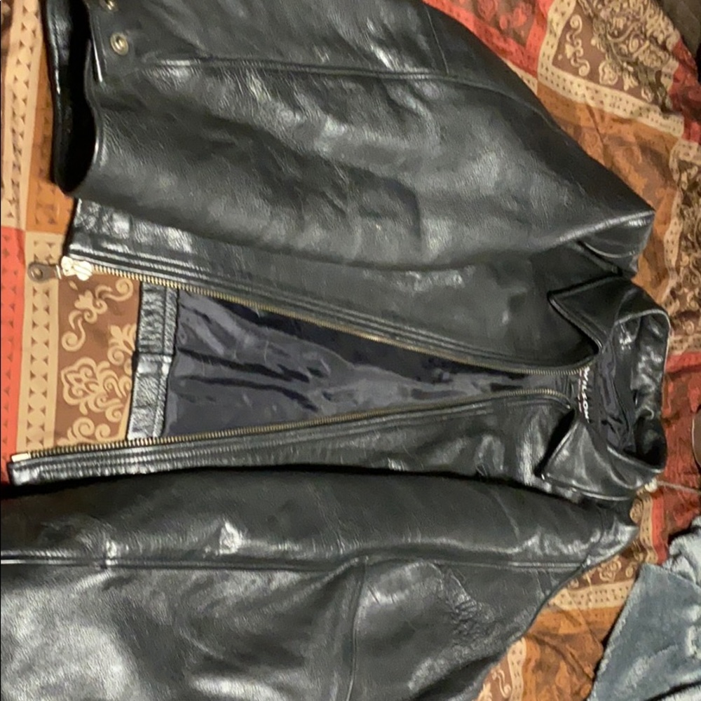 Excellent condition 2X leather jacket.